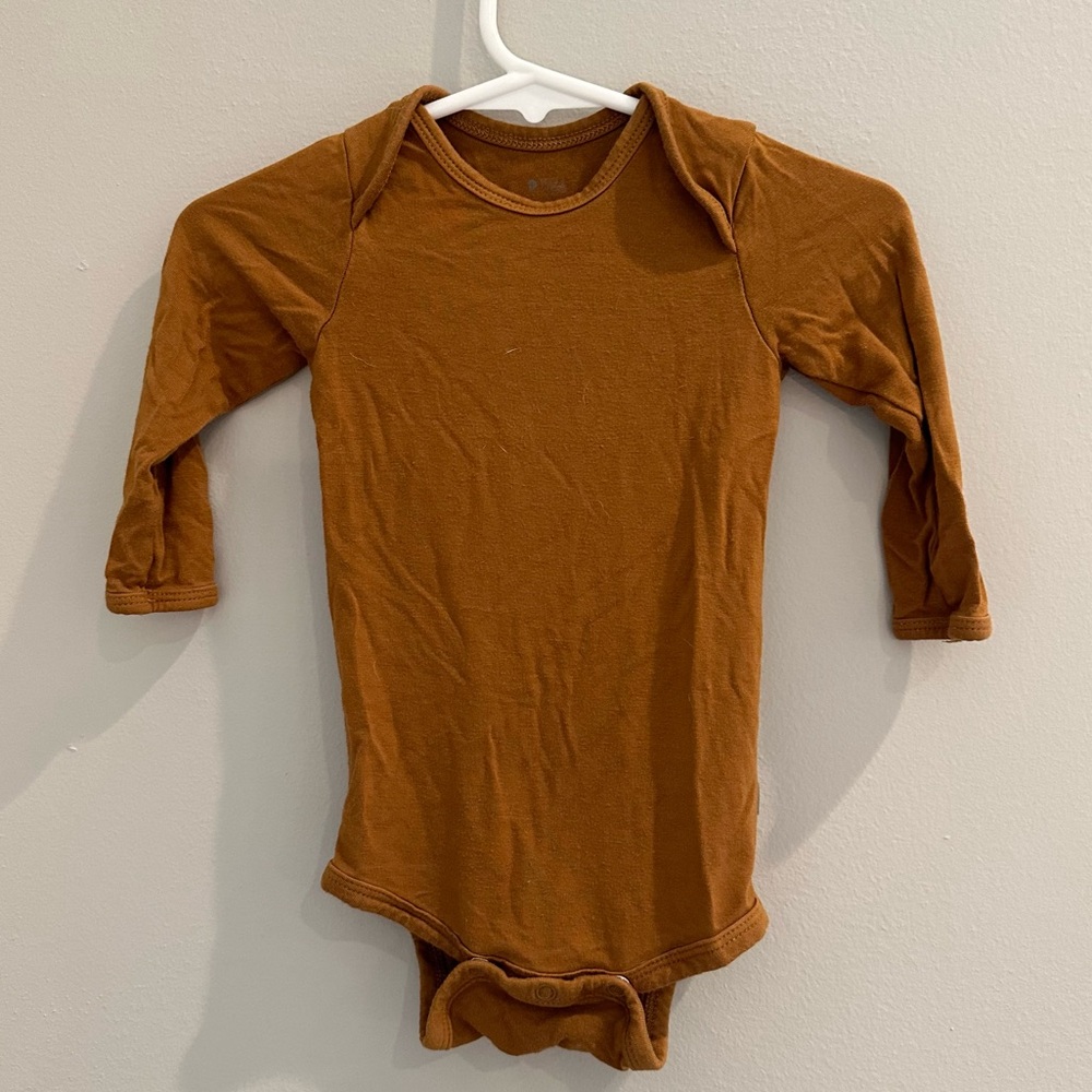 KYTE BABY RETIRED COLOR NUTMEG LONG SLEEVE BODYSUIT 3-6 MONTHS